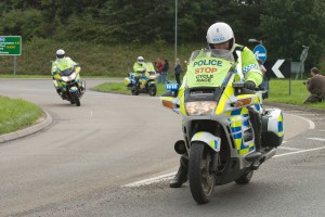 Police convoy seizes vehicles in crackdow in london